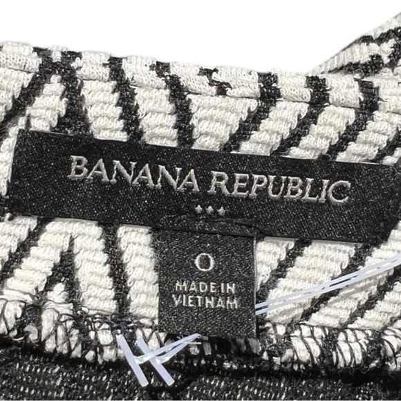 🌻Banana Republic Cream Black Textured Skirt (with stretch) Size 0 - Picture 4 of 5